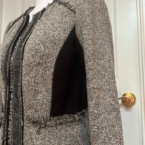 Short, semi fitted jacket. Black & gray tweed. - Picture 3 of 11